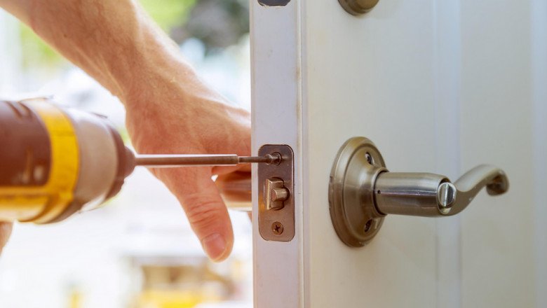 Calling a Locksmith? 7 Tips to Be Sure You Won’t Be Scammed