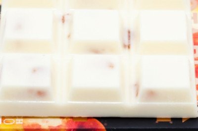 MOTA Peaches And Cream White Chocolate Cubes