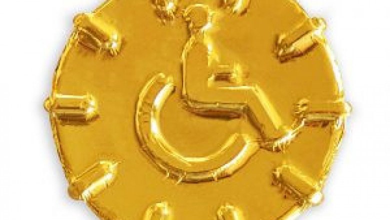 GOLD ATOMIC WHEELCHAIR CHOCOLATE PUCK
