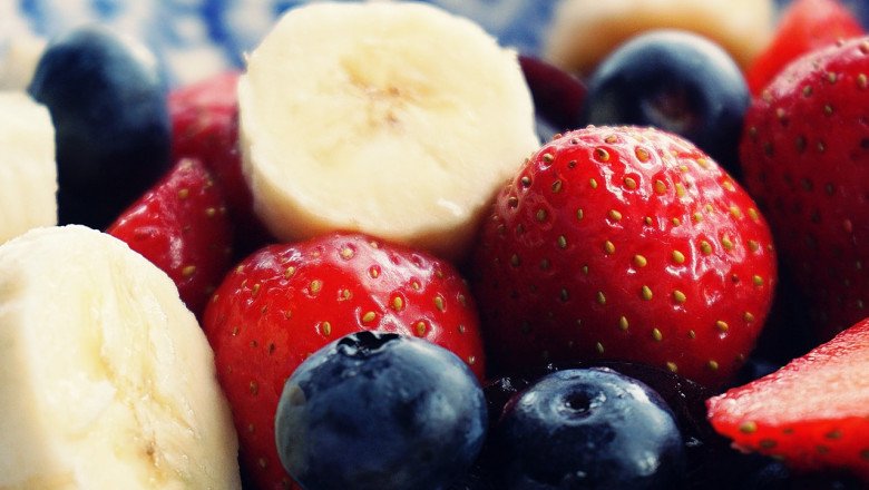 Healthy Recipe for Summer: Banana-Berries Acai Bowl