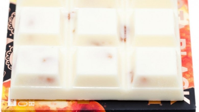 MOTA Peaches And Cream White Chocolate Cubes