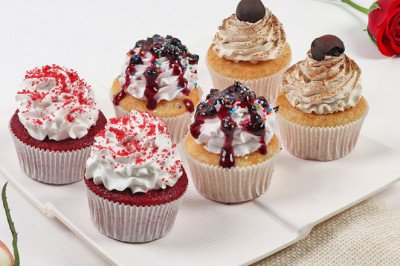 Delicious Cupcake Delivery in Noida, Dees Bake Studio