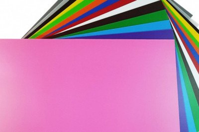 The difference between white cardboard and coated paper