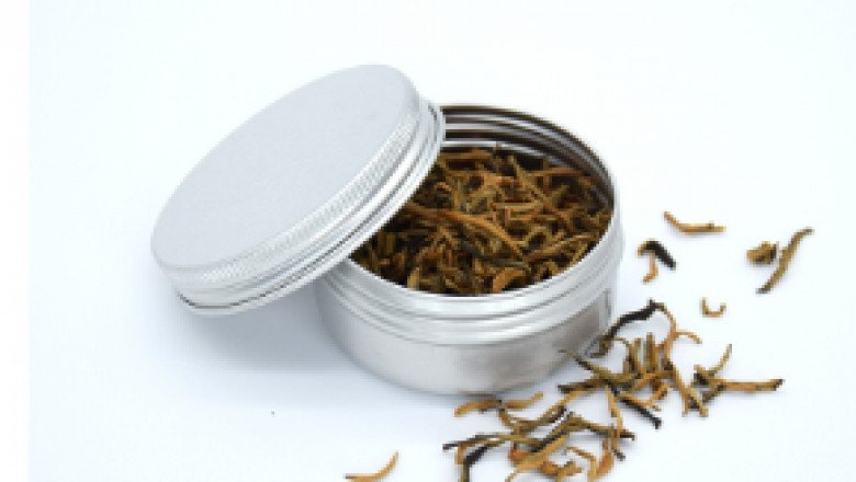 Why should tea be packed in aluminum cans or threaded aluminum boxes?