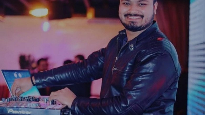 How to Hire a DJ, Singers, and Bands For a Party or Wedding Receptions