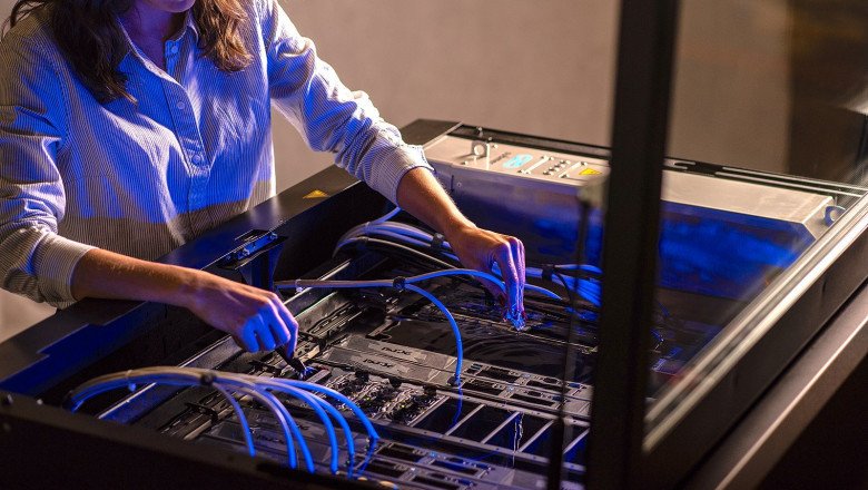 Liquid Immersion Cooling for Data Center Liquid Immersion Cooling Use and Improves Performance